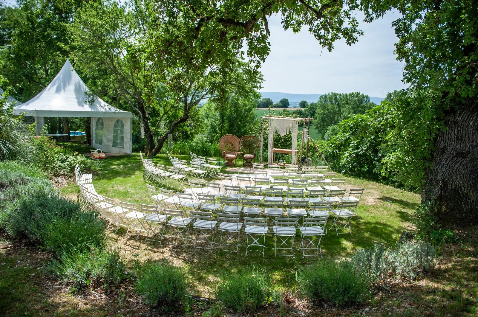 Cérémonie laïque dans le parc du Domaine de Flore